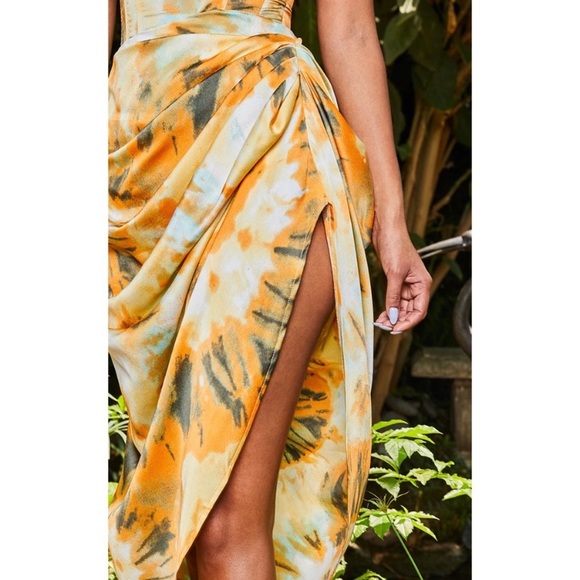 Pretty Little Thing Orange Tie Dye Ruched Skirt Set - Picture 4 of 4